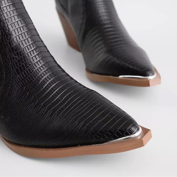 Eleanor Women's Western Ankle Boots - Picture 9 of 9